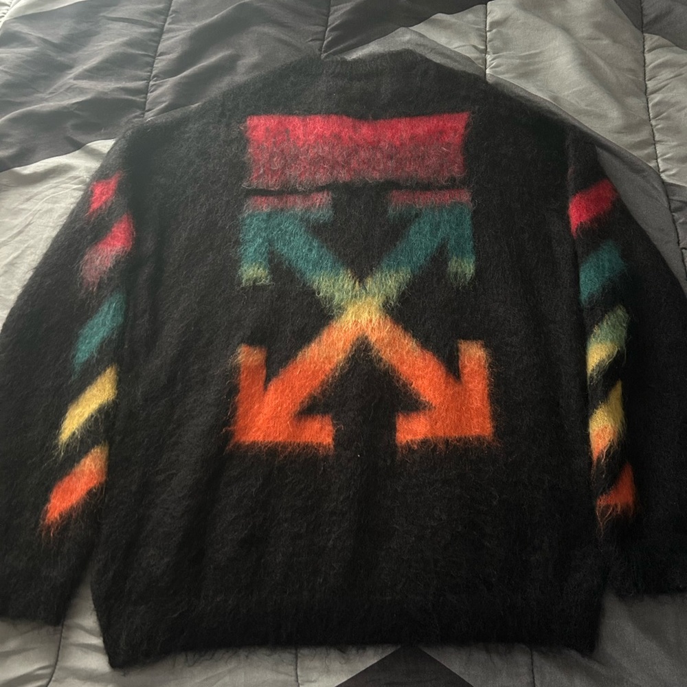 Brand:Off White Size:XL worn 2x material: Mohair selling because it is too big.